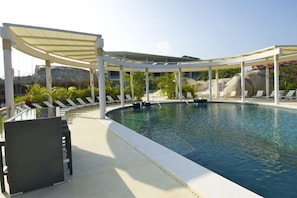 حمام سباحة