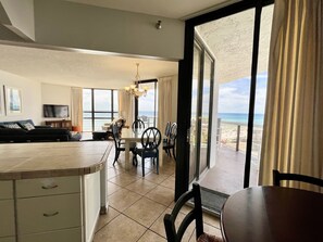 Smart-TV, DVD-Player, Bücher