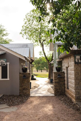 Unique Limestone Pumphouse + Private Hot Tub