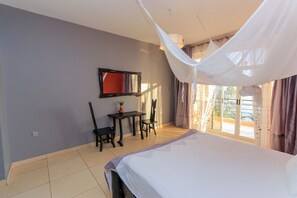 Escritorio y Internet por cable gratuito