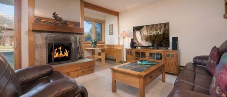 Flat-screen TV, fireplace, DVD player, stereo