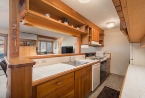 冰箱、微波炉、烤箱、炉灶