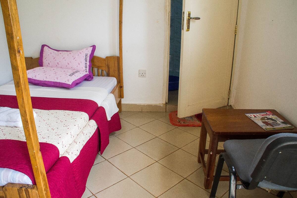 In-room safe, desk, free WiFi