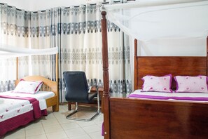 In-room safe, desk, free WiFi