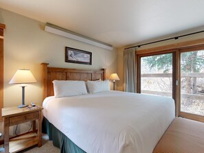 4 habitaciones, escritorio, tabla de planchar con plancha y wifi gratis 