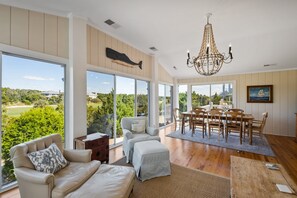 TV, table tennis - Dancin' In The Moonlight on the 17th Hole of the BHI Club Golf Course ! (Bald Head Island)