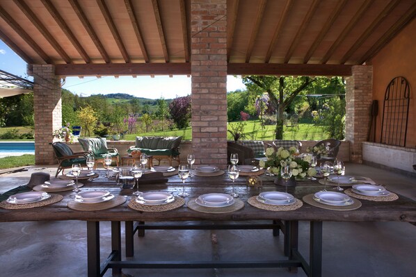 Outdoor dining