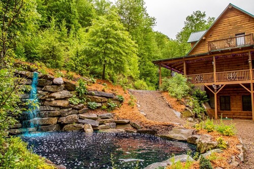 7 Bedroom 5.5 Bath Stunning Luxury Log, Reunions & Weddings Welcomed