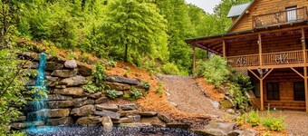 7 Bedroom 5.5 Bath Stunning Luxury Log, Reunions & Weddings Welcomed