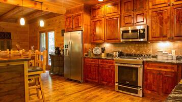 雪櫃、微波爐、焗爐、爐具