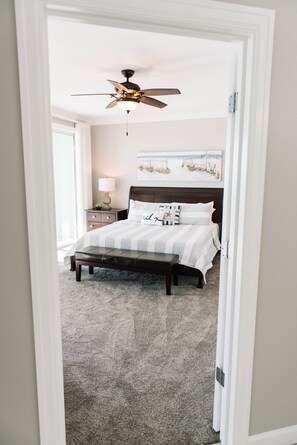 4 bedrooms, iron/ironing board, Internet, bed sheets