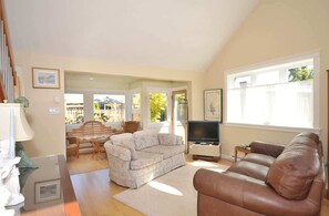 TV, DVD player, offices