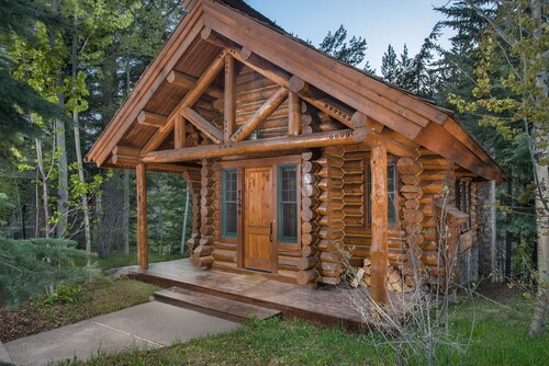 Schöne Einfamilienhütte mit 2 Schlafzimmern und Whirlpool