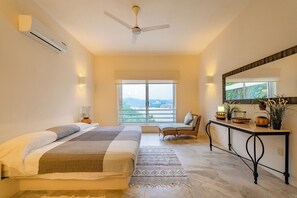 3 slaapkamers, een bureau, een strijkplank/strijkijzer, wifi