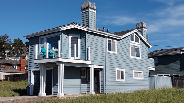 Exterior - The Cutest Beach House on Marine Terrace! Fabulous location! (Cambria)