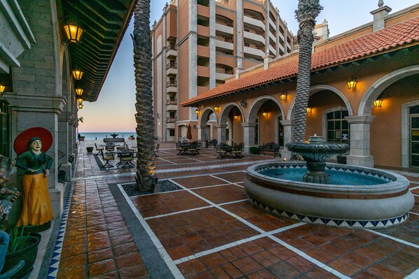 Outdoor dining - Summer Sale Sonoran Sun W-411 Sunny Beach Hive Simple Refuge Oceanfront Condo (Puerto Penasco)