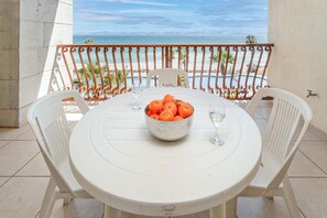 Outdoor dining - Summer Sale Sonoran Sun W-411 Sunny Beach Hive Simple Refuge Oceanfront Condo (Puerto Penasco)