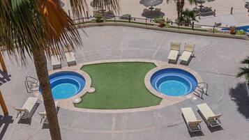 Lämmitetty uima-allas