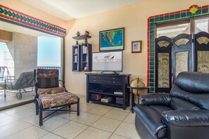 Smart TV, reproductor de DVD, libros y estéreo 