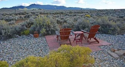 Private setting Big Sky Views Walk to a hidden River 2 Mini-Split AC
