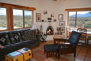 TV, fireplace, DVD player - Private setting Big Sky Views Walk to a hidden River 2 Mini-Split AC (Ranchos de Taos)
