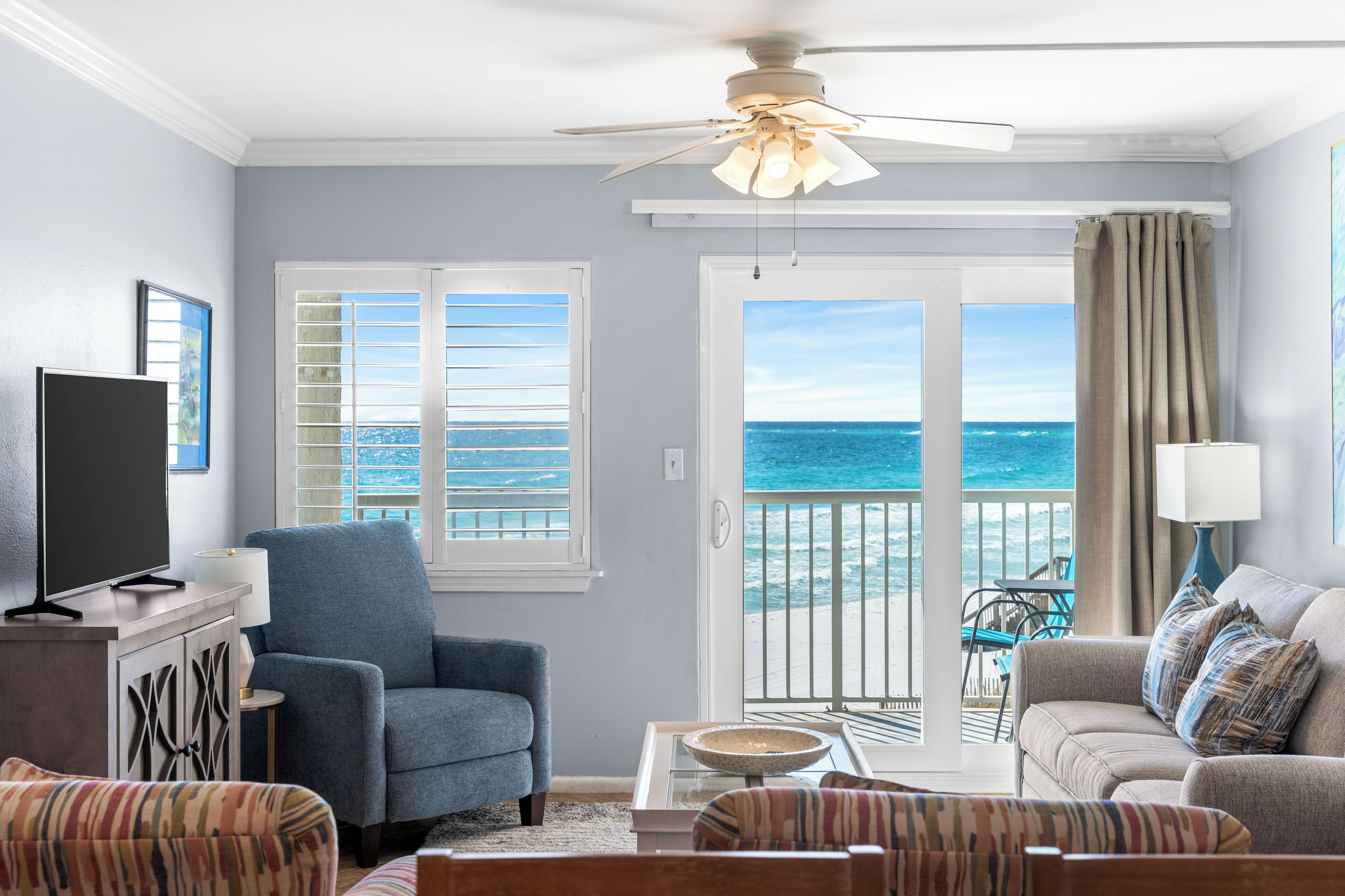 TV, DVD-spiller, filmbibliotek og stereoanlegg