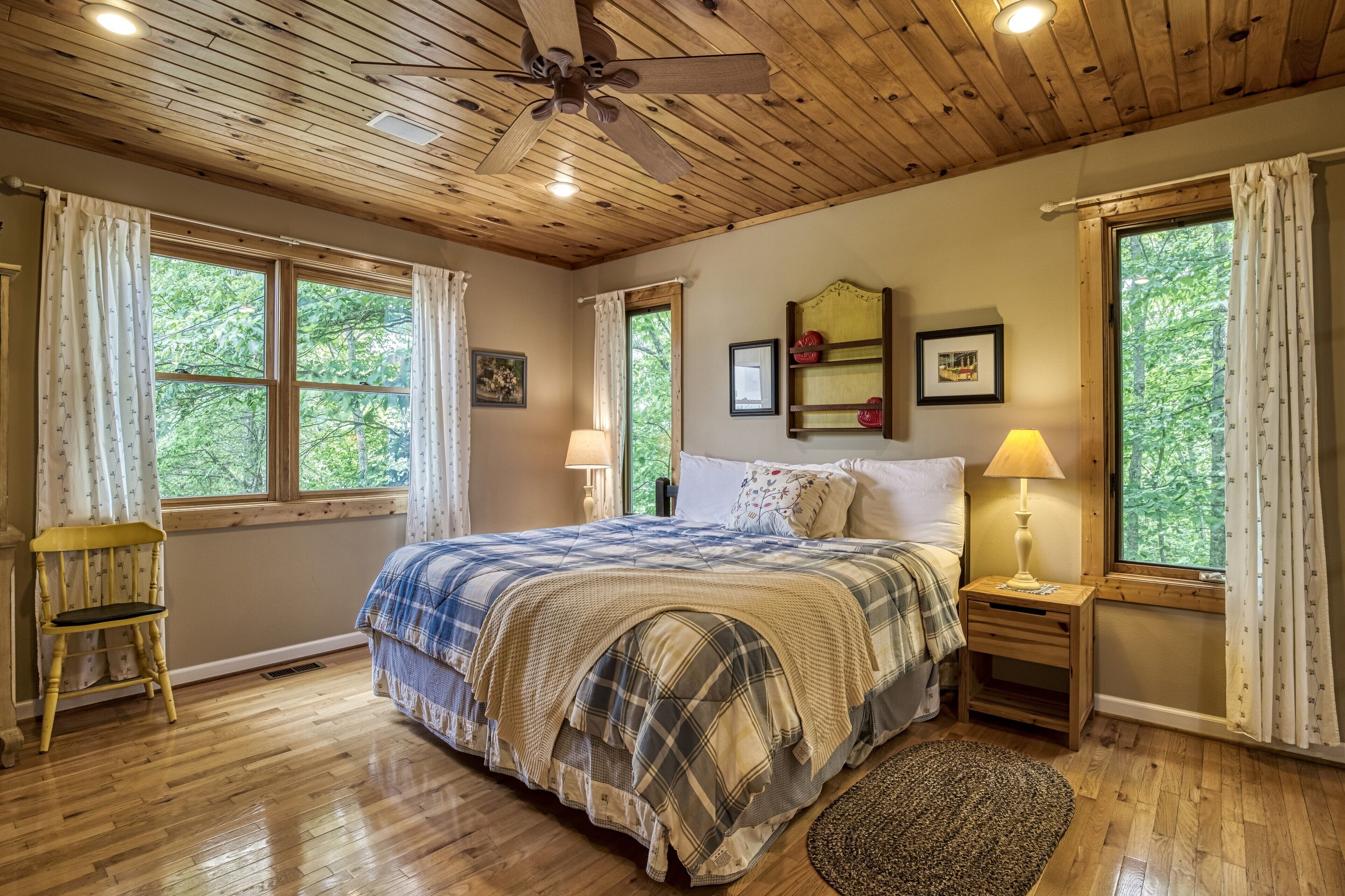 4 chambres, fer et planche à repasser, Wi-Fi gratuit, draps fournis