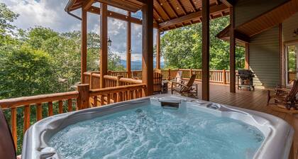 Mountain Camp-3 miles to main street Blowing Rock! Hot tub, game room, private hiking trails