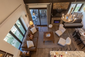 TV, fireplace