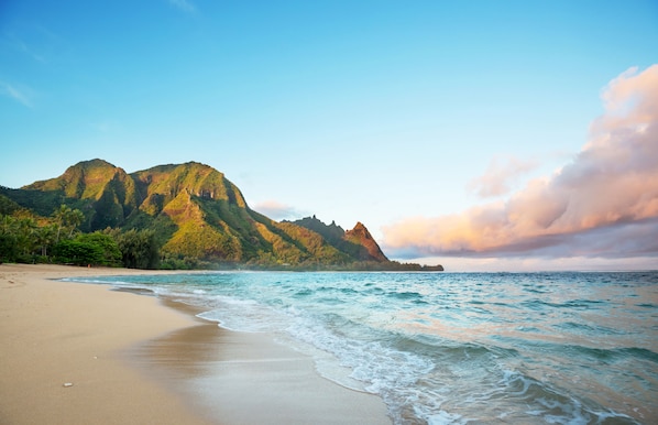 Beach nearby, sun-loungers, beach towels