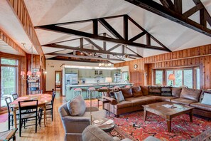 TV, stereo - Celestial View - 3BR, 3BA - Pool Table - Mountain Views (Blowing Rock)