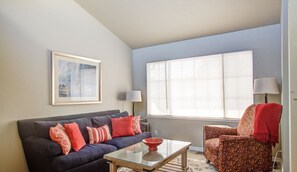 TV, fireplace, stereo - Ocean Wave B - Monterey Condo - Oceanview Cannery Row (Monterey)