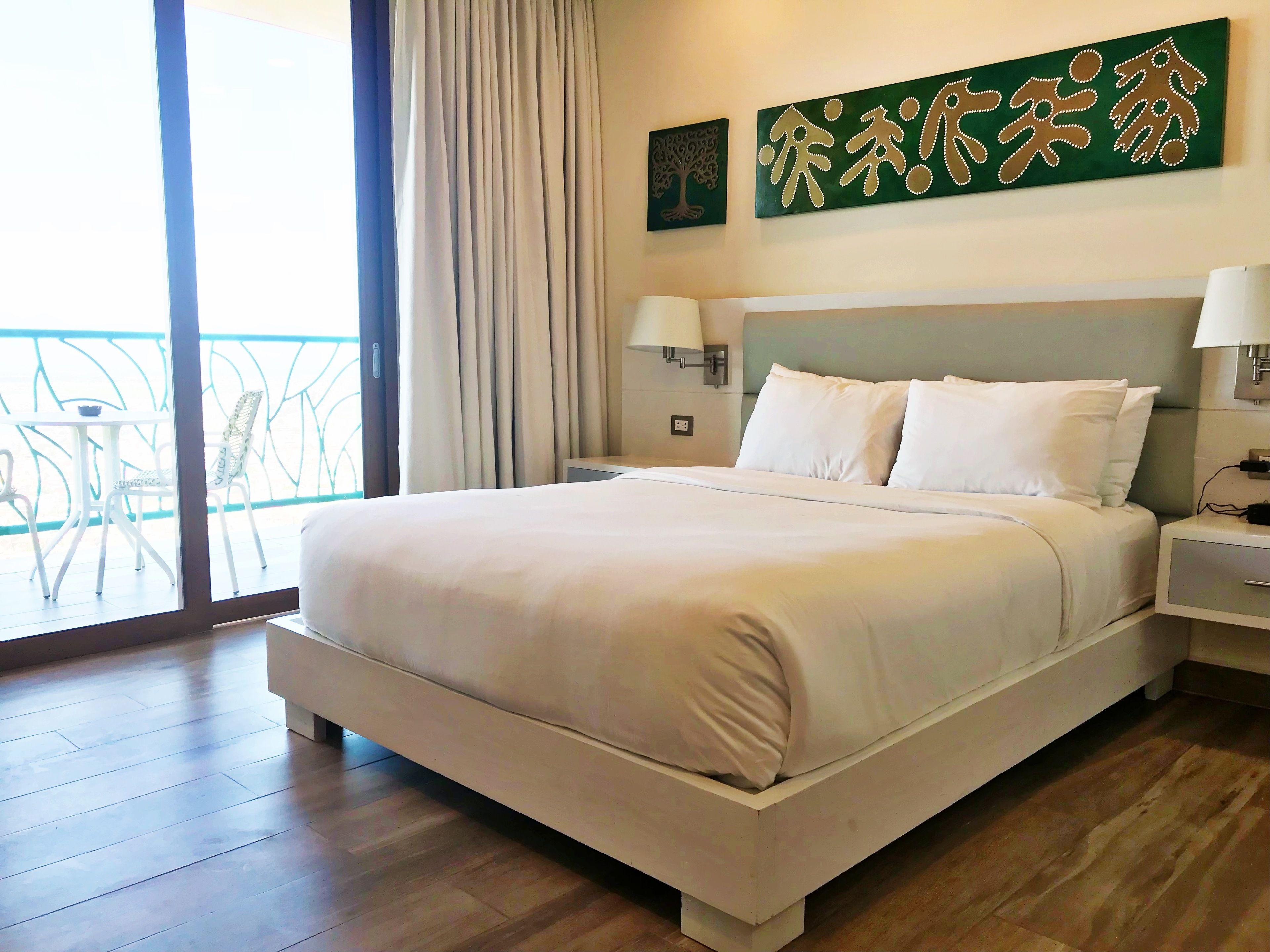 standard room, 1 queen bed, balcony, city view (disabled) | in-room safe, desk, iron/ironing board, free rollaway beds