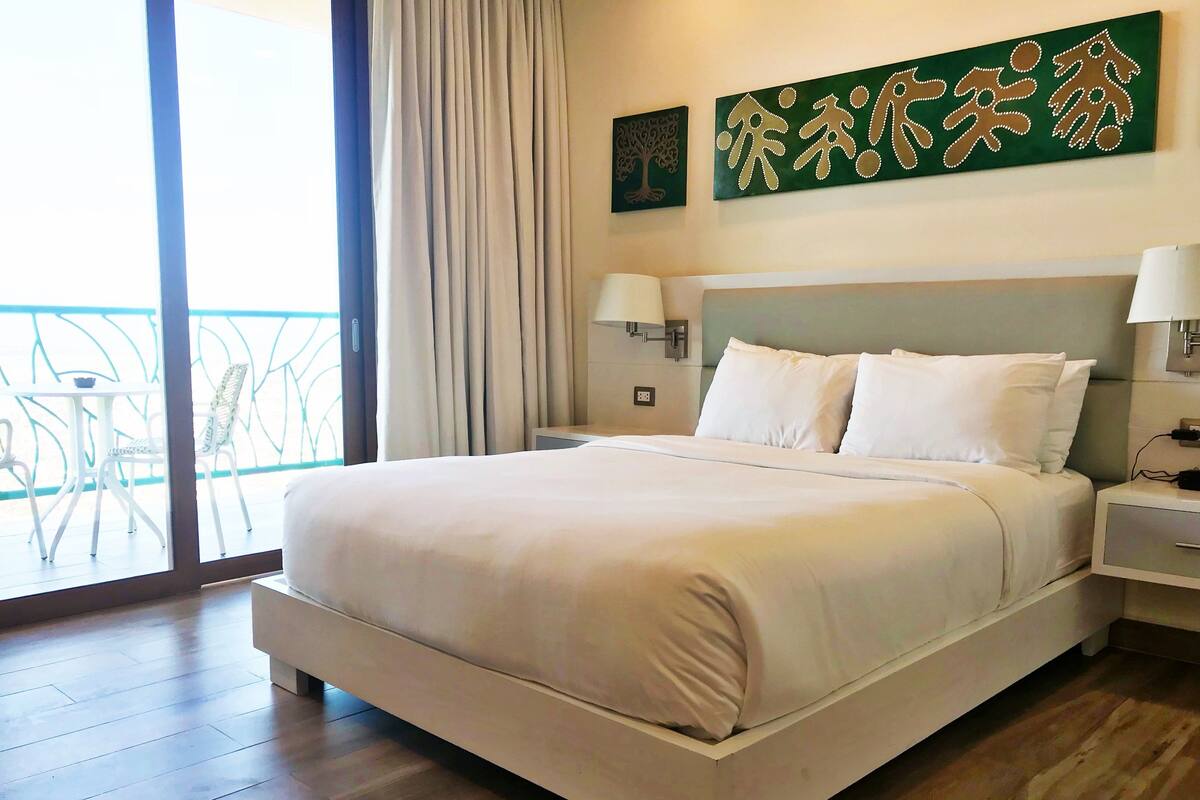standard room, 1 queen bed, balcony, city view (disabled) | in-room safe, desk, iron/ironing board, free rollaway beds