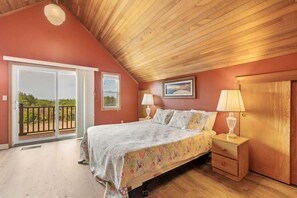 4 quartos, escrivaninha, ferros/tábuas de passar roupa, berço de viagem