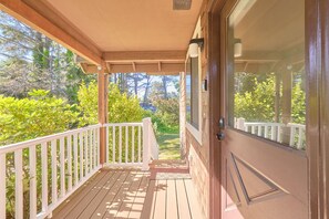 Property grounds - Pets OK, OCEAN VIEW, Beach Path, HOT TUB, Large Yard (FirstM) (Ocean Park)