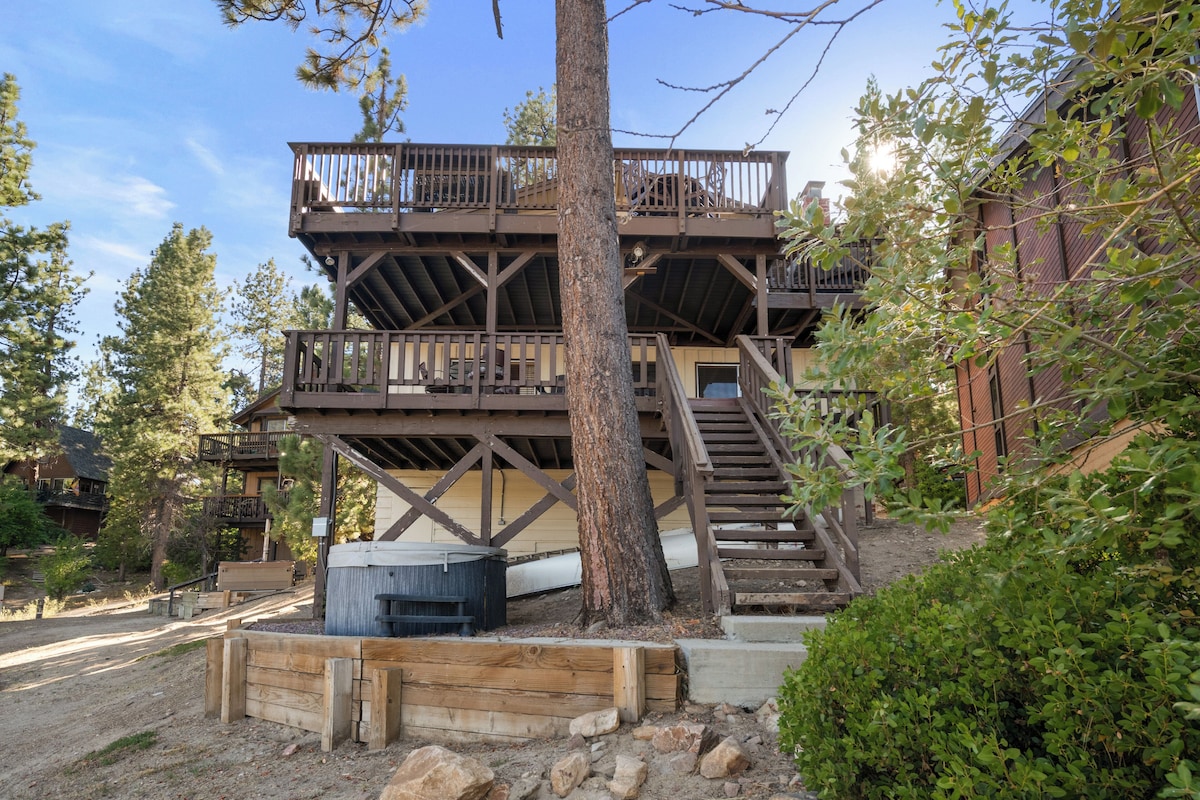 Photo 38 of LAKEFRONT - Boat Dock! Close to Slopes, HOT TUB! Game room!
