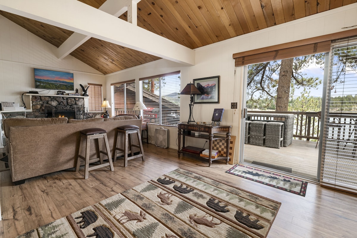Photo 4 of LAKEFRONT - Boat Dock! Close to Slopes, HOT TUB! Game room!