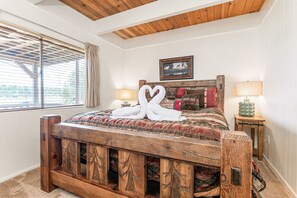 3 bedrooms, desk, travel crib, free WiFi
