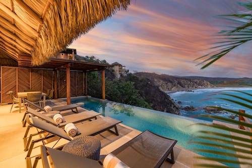 Luxe Beach Villa in 5-start Oceanfront Community