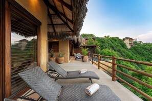 Terrace/patio - Luxe Beach Villa in 5-star Oceanfront Community (Huatulco)