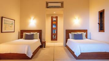 5 bedrooms, iron/ironing board, WiFi, bed sheets