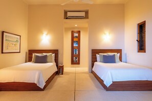 5 bedrooms, iron/ironing board, WiFi, bed sheets - Luxe Beach Villa in 5-star Oceanfront Community (Huatulco)