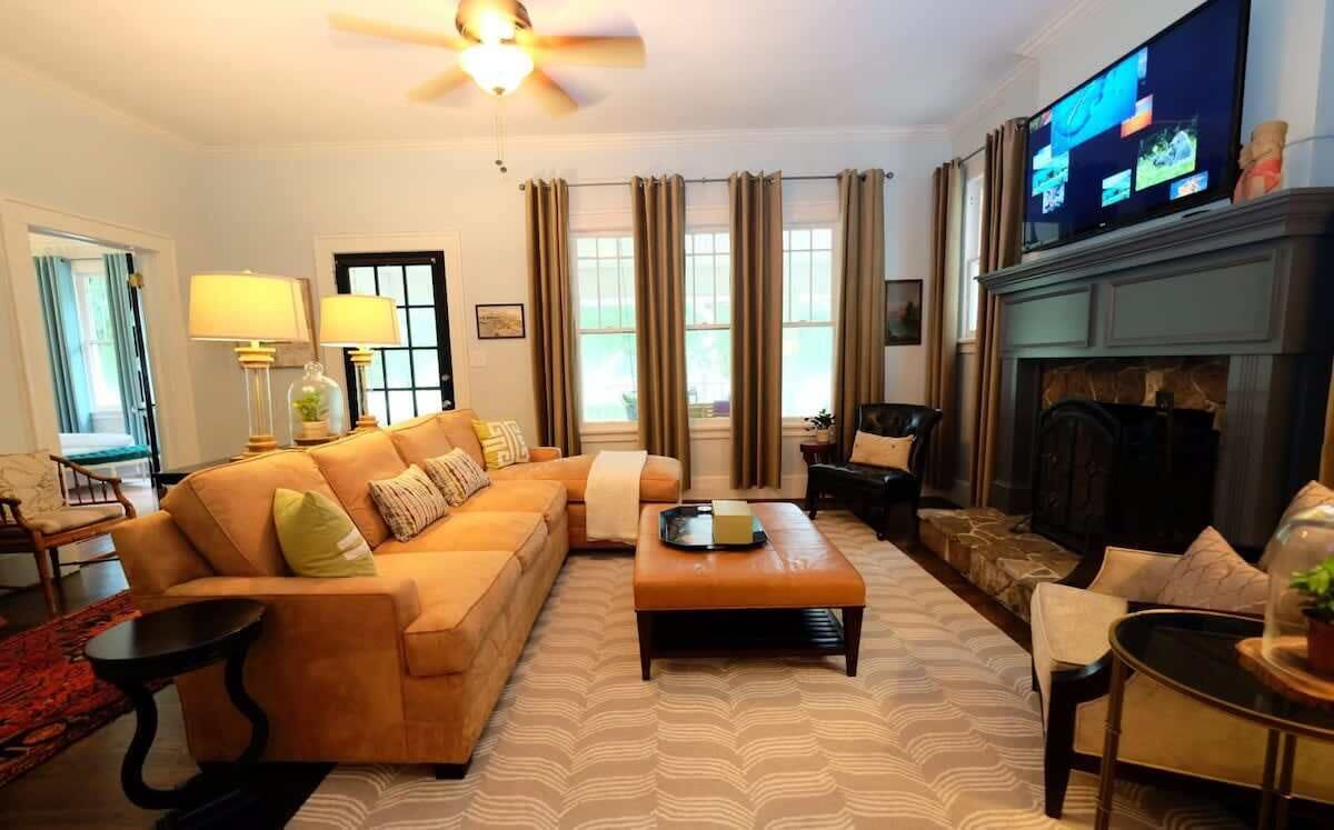 Spacious 4BR in Cotswold w/ Deck