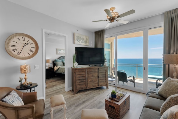 TV, DVD player, books - 2306 - Nautical Style Couples Retreat (Panama City Beach)