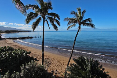 Oceanfront Corner 2 Bdrm2 Bth Condo 410  Panoramic Views  Steps to the Beach!