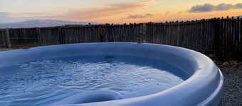 Scrabble House Compound Private Hot Tub Evaporative Cooling Enclosed Yard