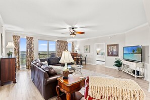 TV - $150 activities - E-gift card when you book - On the Beach | Spacious | 3 King Beds  | M2609 (Myrtle Beach)