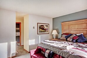 2 dormitorios, tabla de planchar con plancha, wifi gratis y ropa de cama