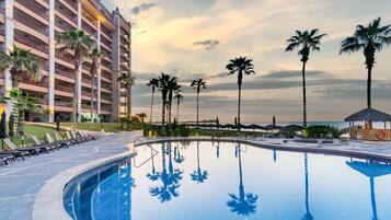 Lämmitetty uima-allas